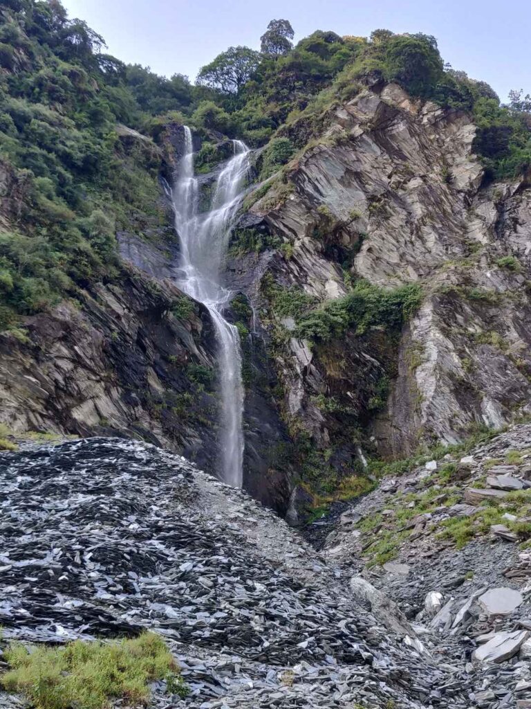 🌿 Naguni Waterfall – A Hidden Gem in Dharamshala, Himachal Pradesh
